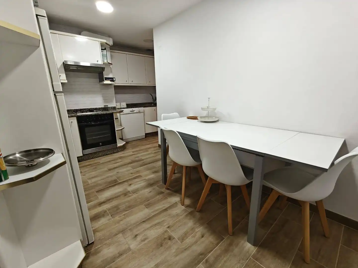 Küche von Wohnung zur Miete in Santiago de Compostela  mit Heizung und Abstellraum