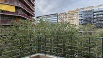 Exterior view of Apartment for sale in  Barcelona Capital  with Balcony