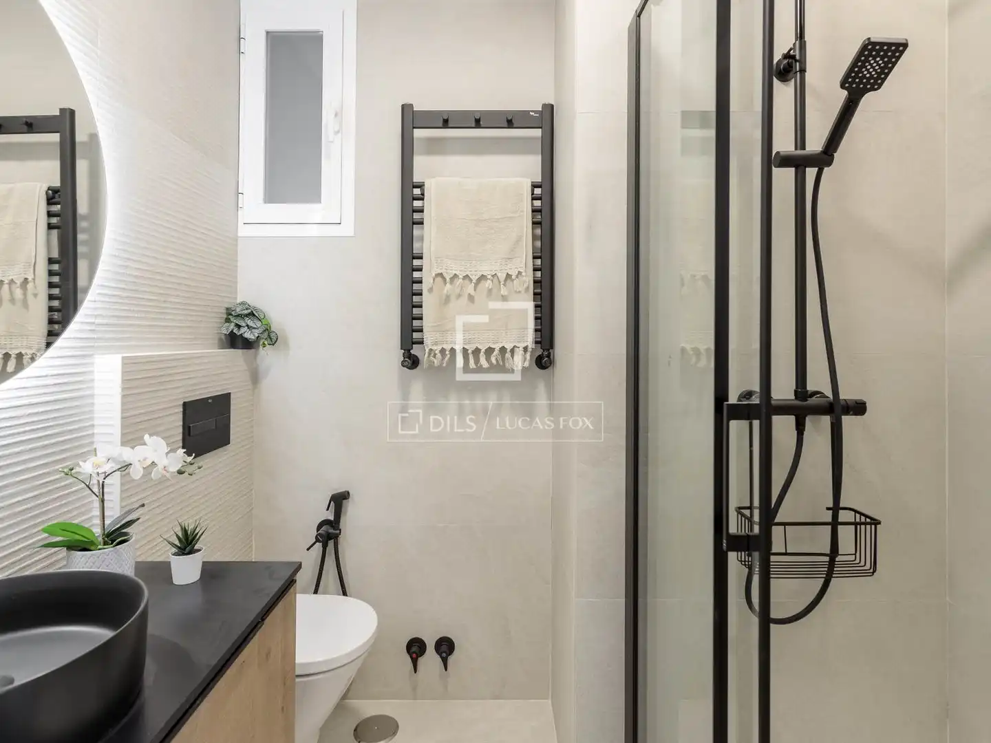 Bathroom of Flat for rent in Madrid  with Air Conditioner and Furnished