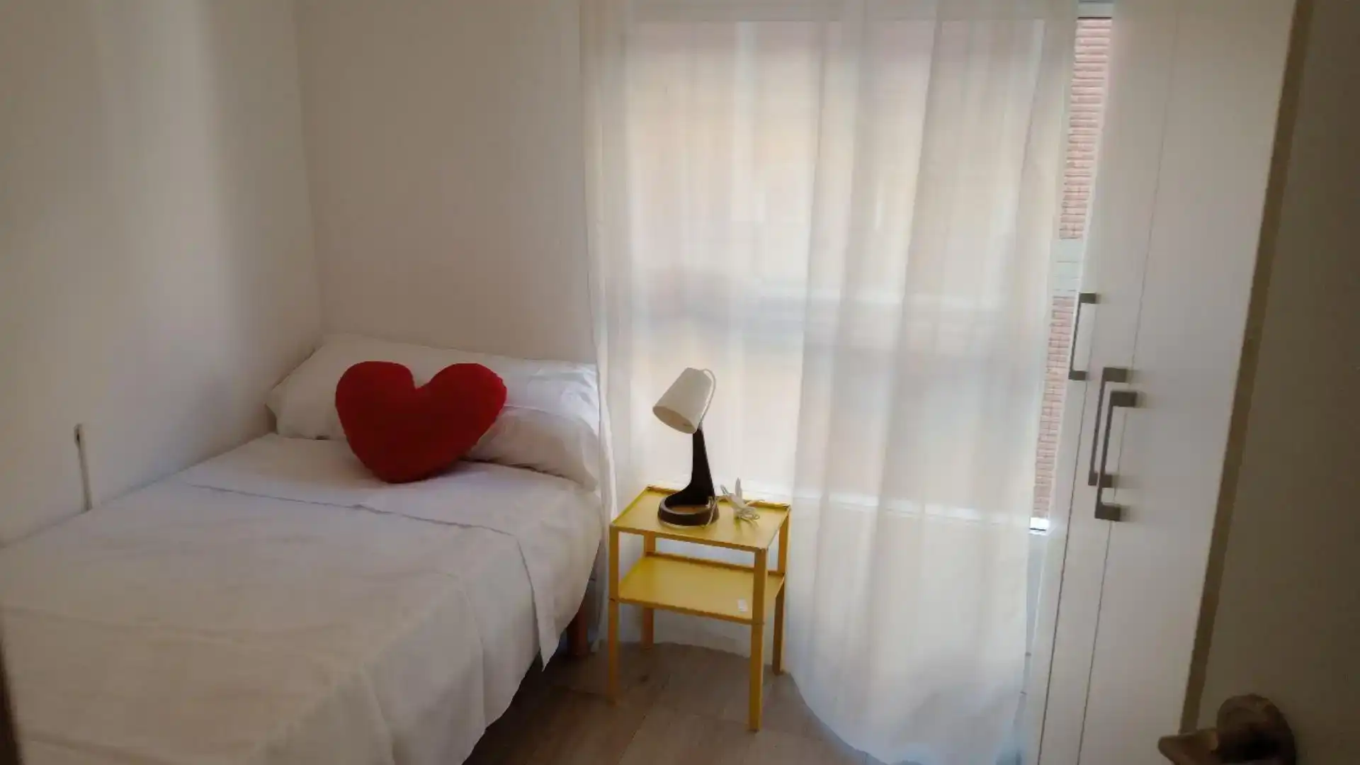 Bedroom of Flat for rent in  Valencia Capital  with Air Conditioner