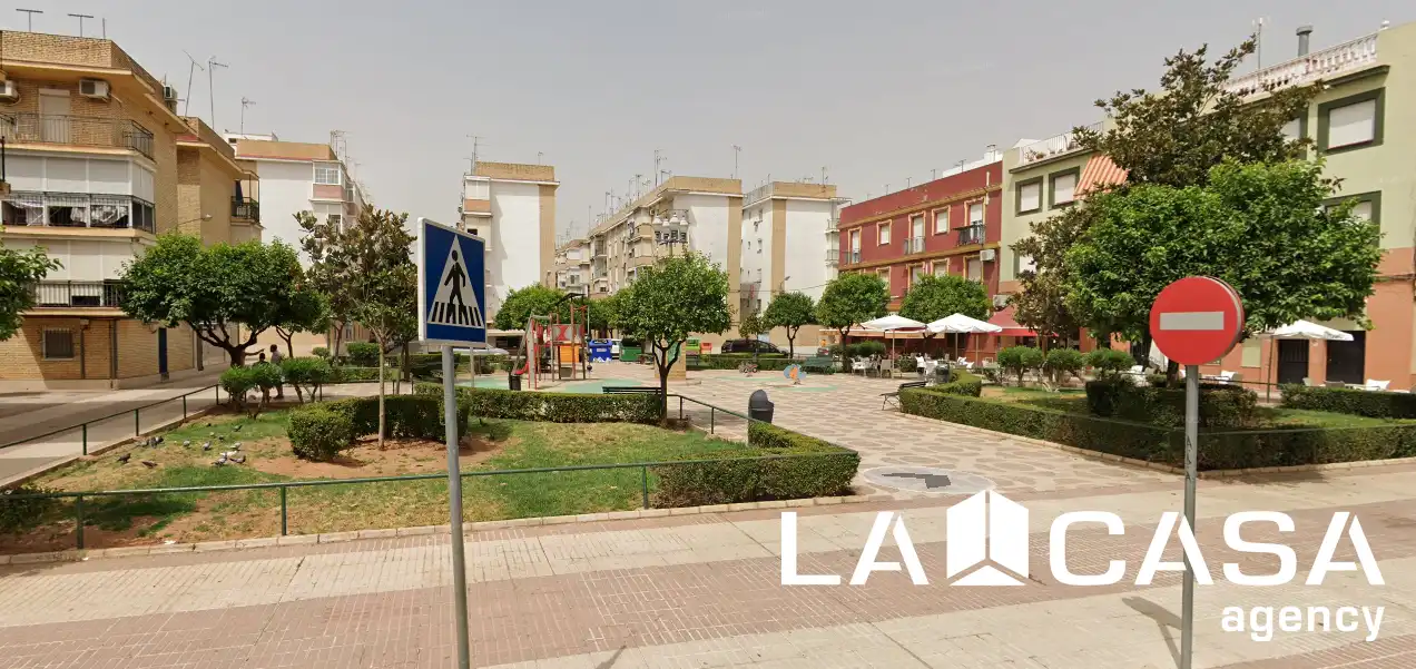 Vista exterior de Pis en venda en Dos Hermanas amb Terrassa