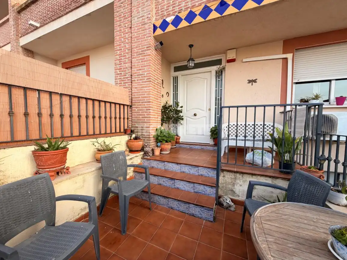 Terraza de Casa adosada en venta en Aldeanueva de Barbarroya con Aire acondicionado, Terraza y Amueblado