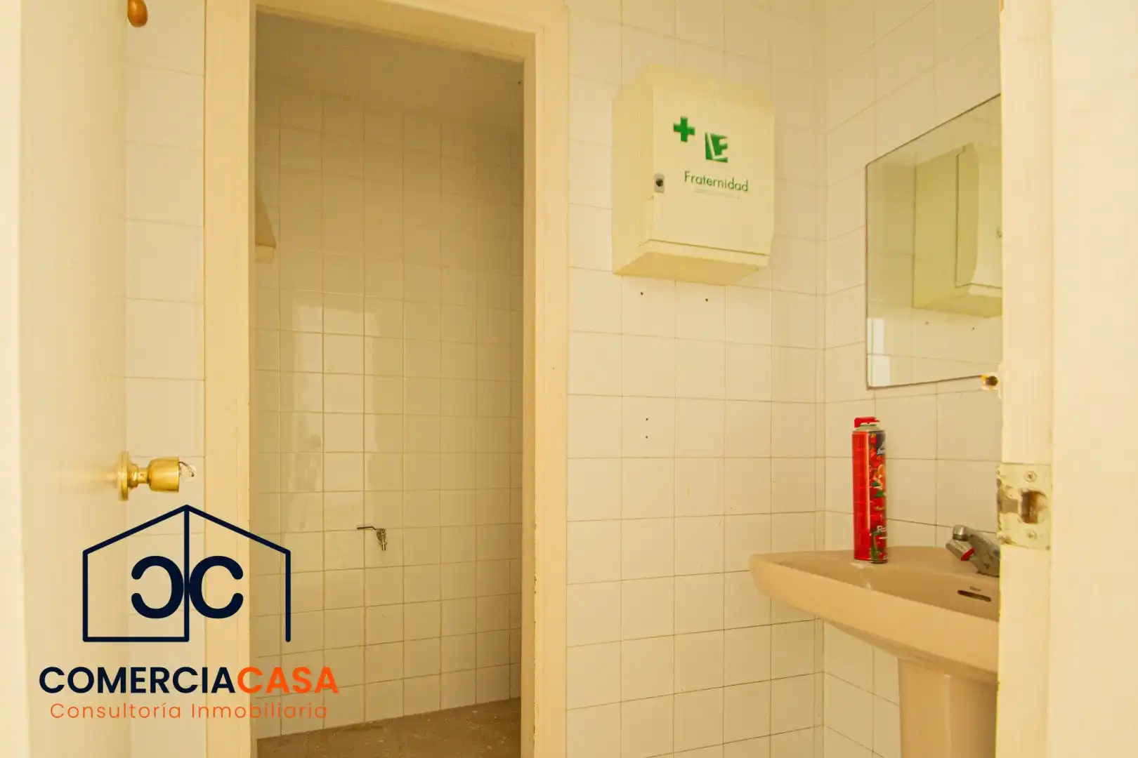 Baño de Local en venta en Nerja