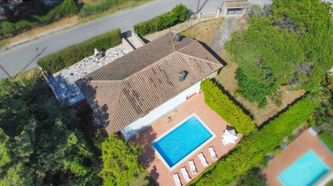 Casa con licencia turistica en venta en Vidreres, amplia y luminosa con jardín y piscina, imatge 3