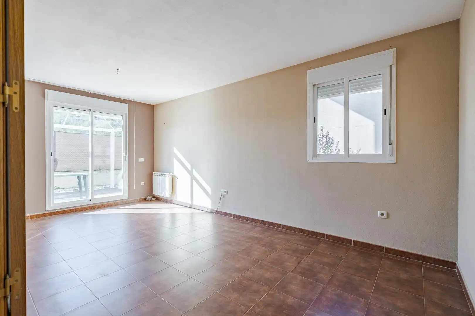 Wohnzimmer von Einfamilien-Reihenhaus zum Verkauf in Carabaña mit Heizung, Privatgarten und Terrasse