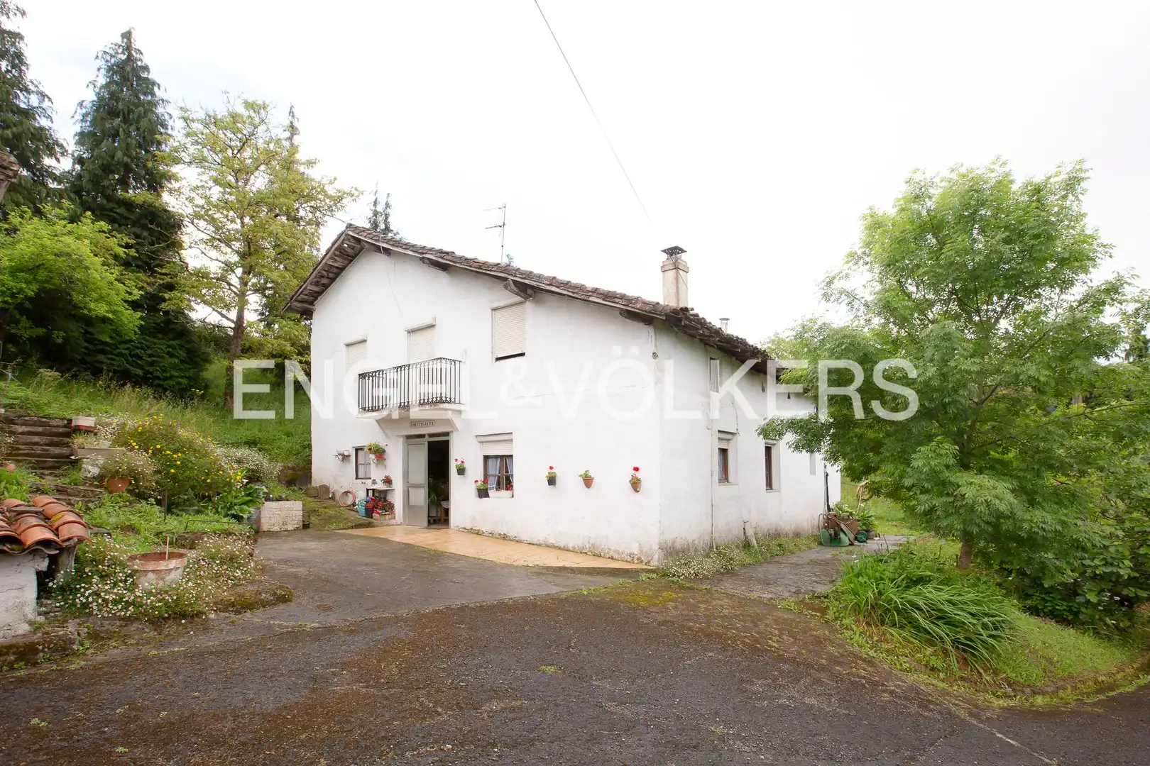 Vista exterior de Casa o xalet en venda en Gernika-Lumo amb Calefacció, Jardí privat i Balcó
