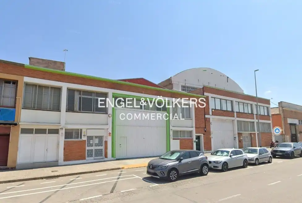 Außenansicht von Fabrikhallen zur Miete in L'Hospitalet de Llobregat