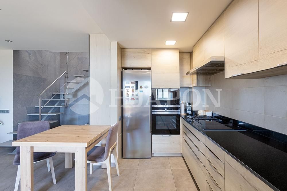 Kitchen of Attic for sale in Tiana  with Air Conditioner, Terrace and Storage room