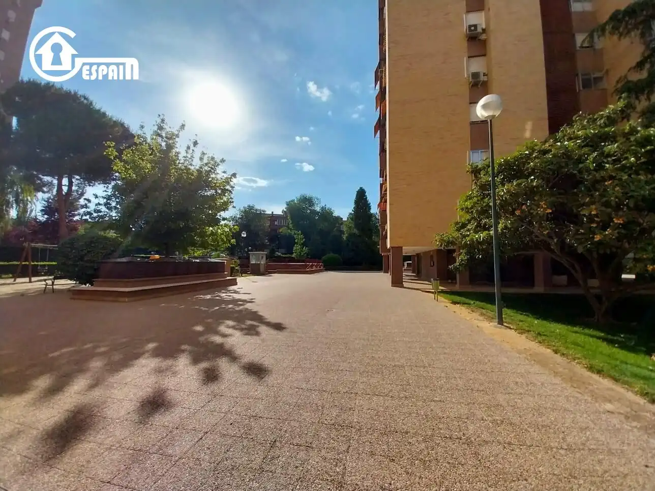 Aparcament de Pis de lloguer en Madrid amb Calefacció, Jardí privat i Terrassa