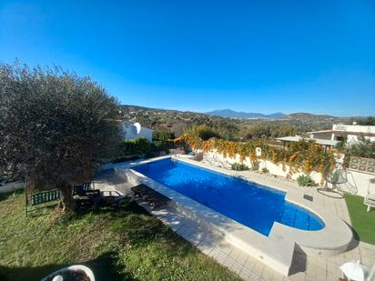 Piscina de Casa o xalet en venda en Alhaurín El Grande amb Aire condicionat, Calefacció i Jardí privat