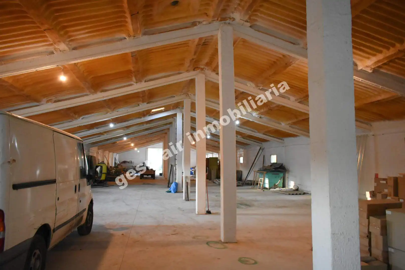 Nave industrial de alquiler en Moeche