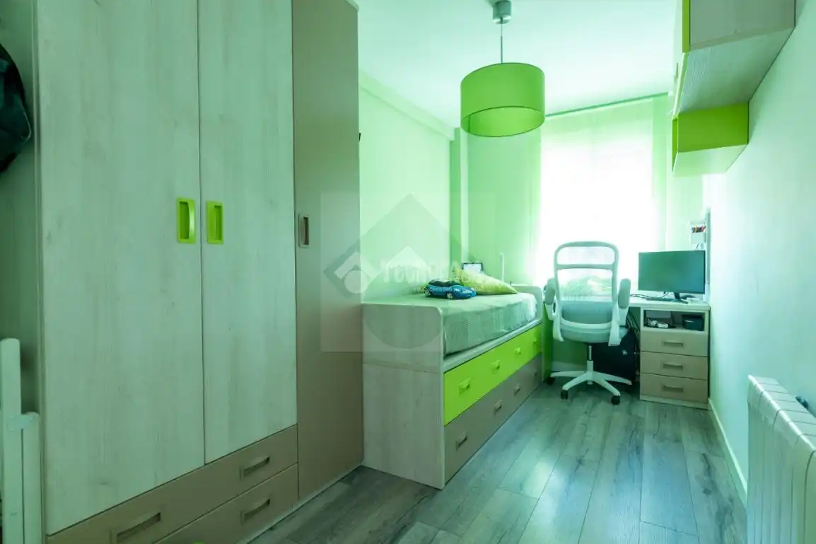Bedroom of Flat for sale in Fuenlabrada  with Air Conditioner, Heating and Community pool