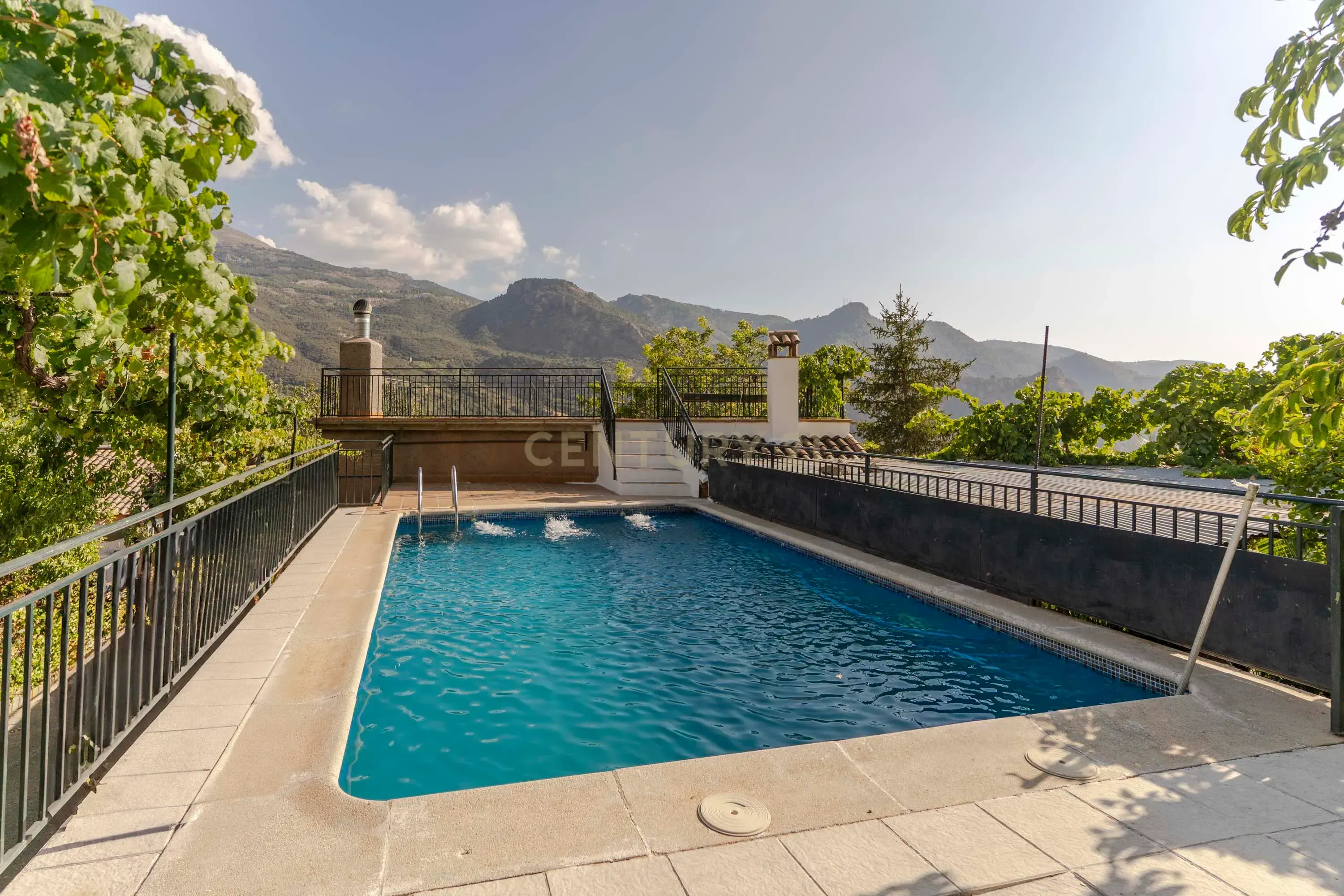 Piscina de Casa o xalet en venda en Güéjar Sierra amb Jardí privat, Traster i Piscina