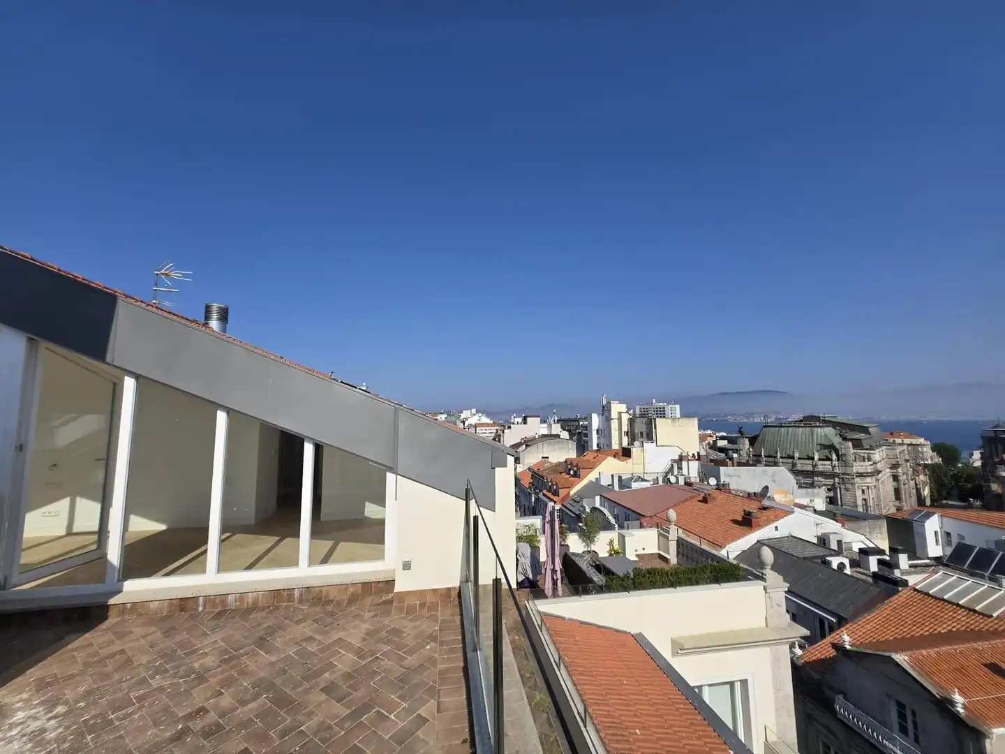Vista exterior de Ático en venta en Vigo  con Calefacción y Terraza