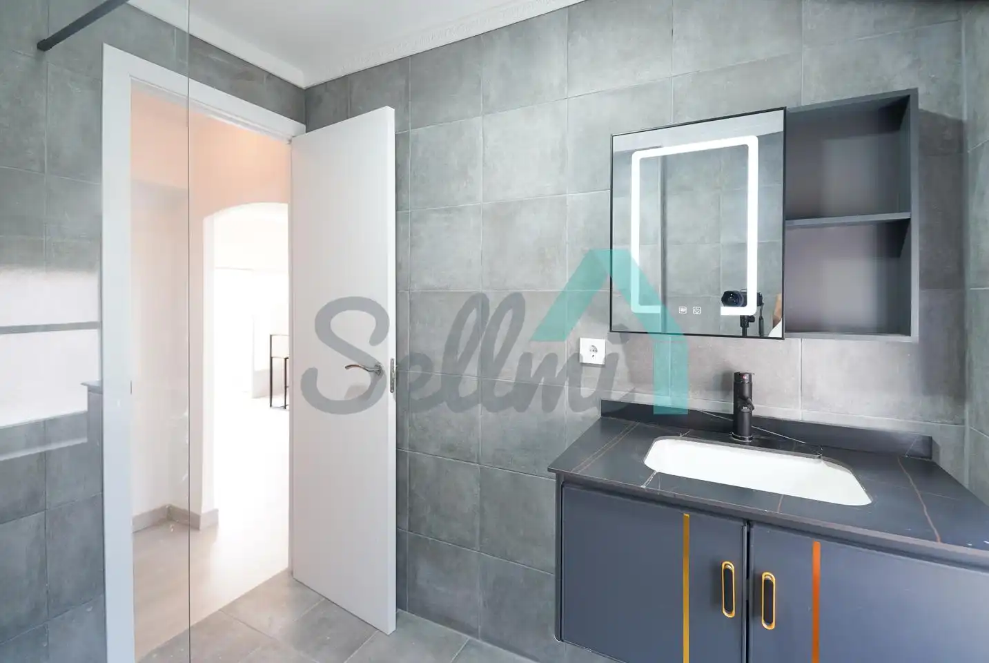 Badezimmer von Wohnung zum Verkauf in Aller mit Terrasse
