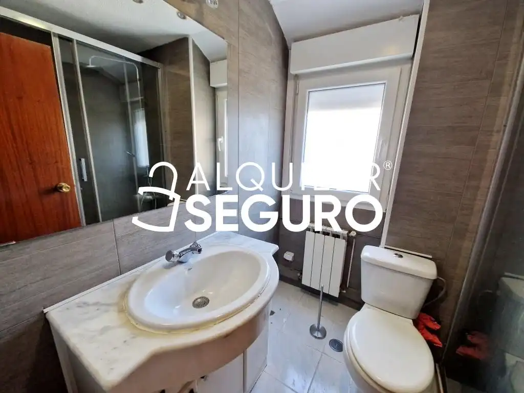 Baño de Piso de alquiler en Alcorcón con Aire acondicionado, Calefacción y Terraza