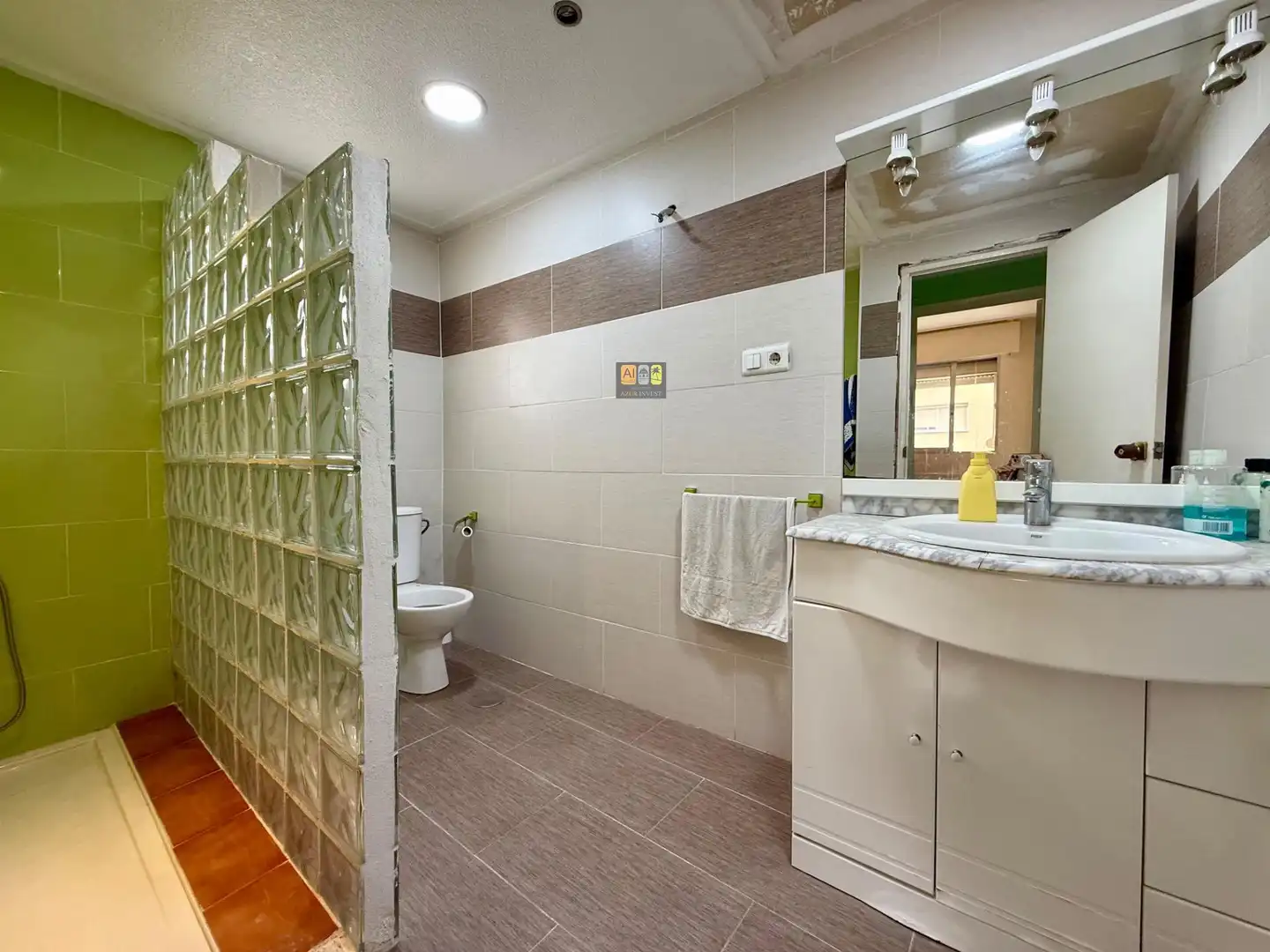 Bathroom of Apartments for sale in Benidorm  with Terrace and Furnished