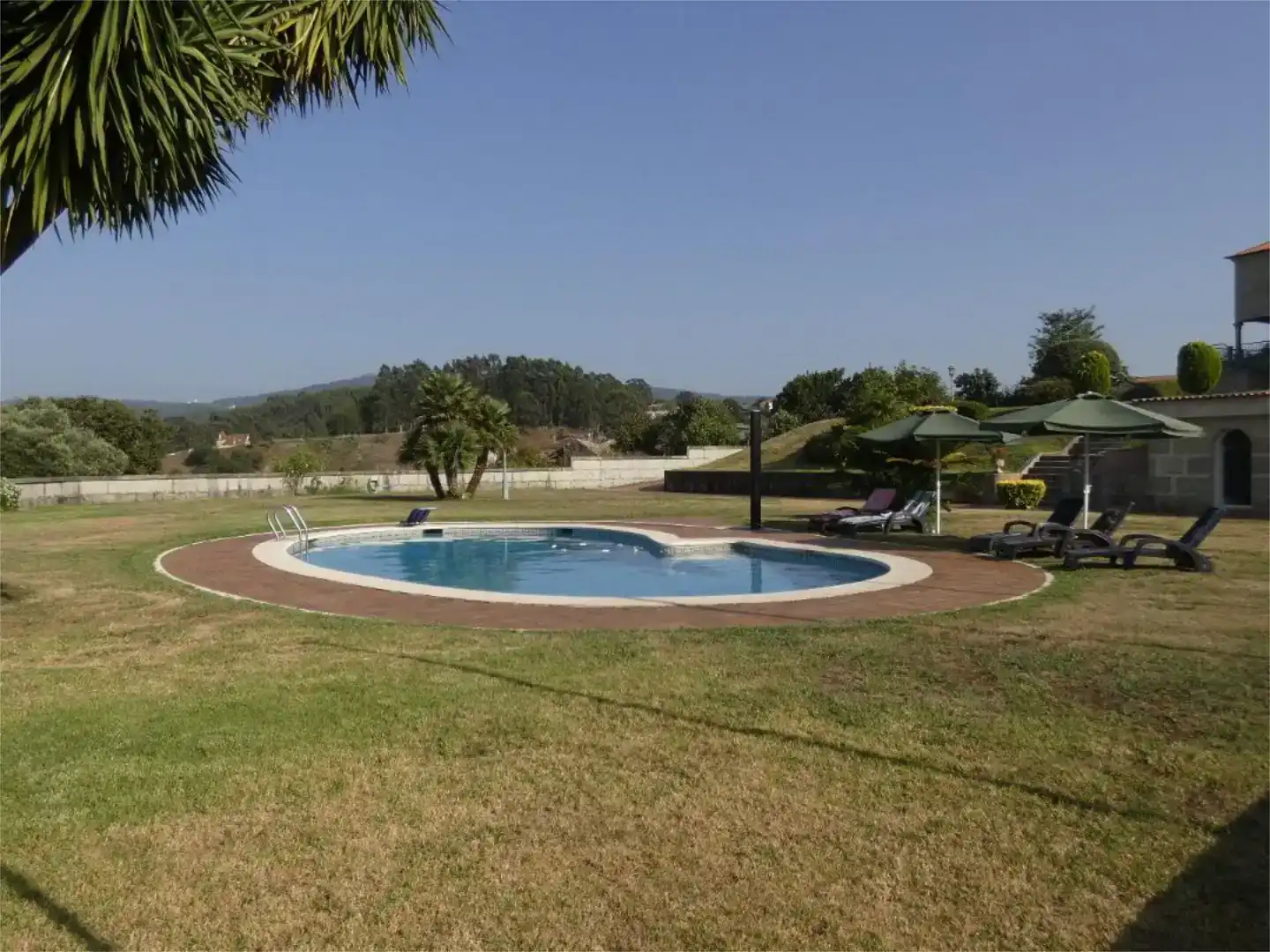 Piscina de Pis en venda en Pontevedra Capital  amb Jardí privat, Parquet i Piscina