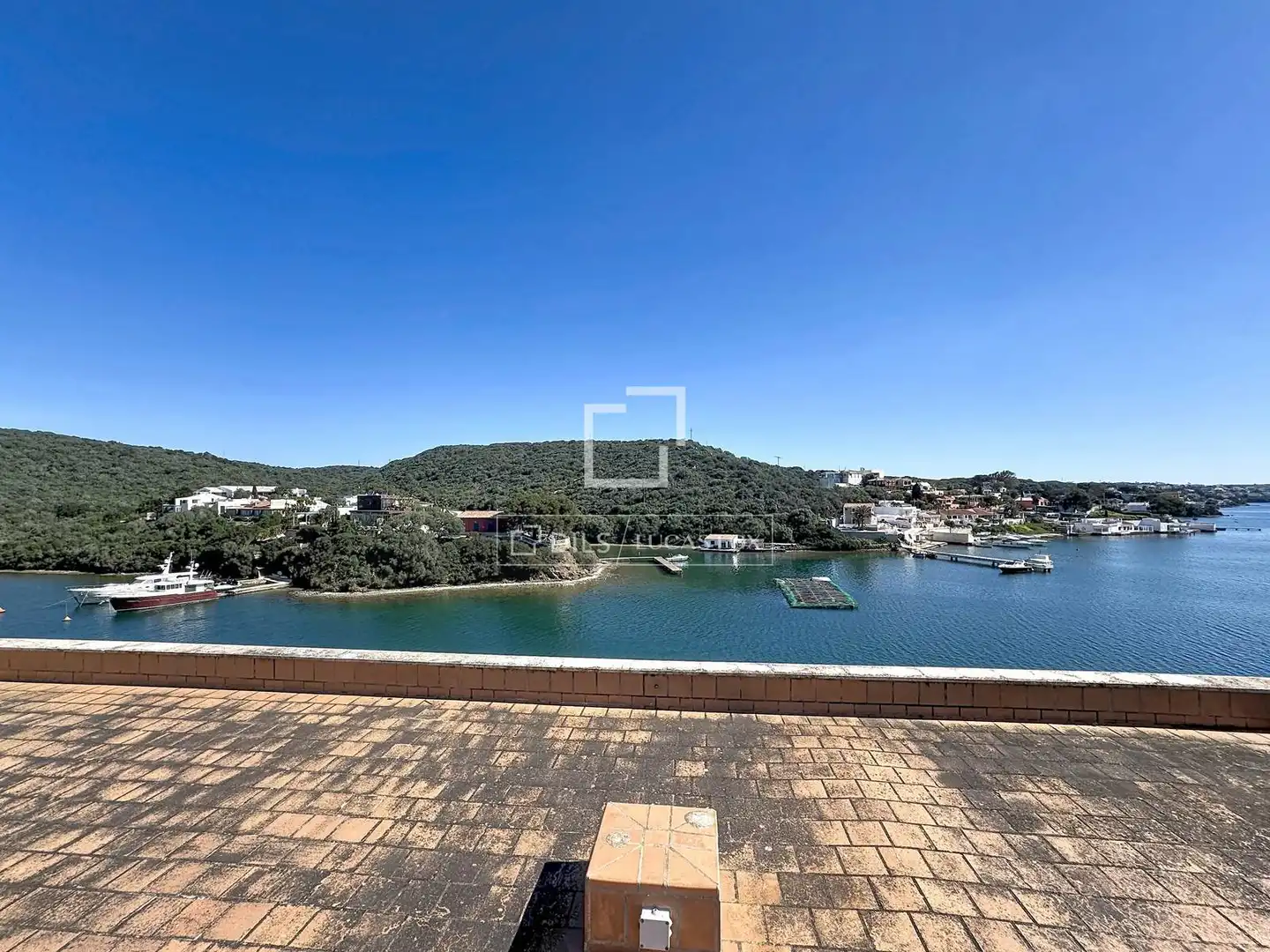 Vista exterior de Casa o xalet en venda en Maó - Mahón amb Aire condicionat, Jardí privat i Terrassa
