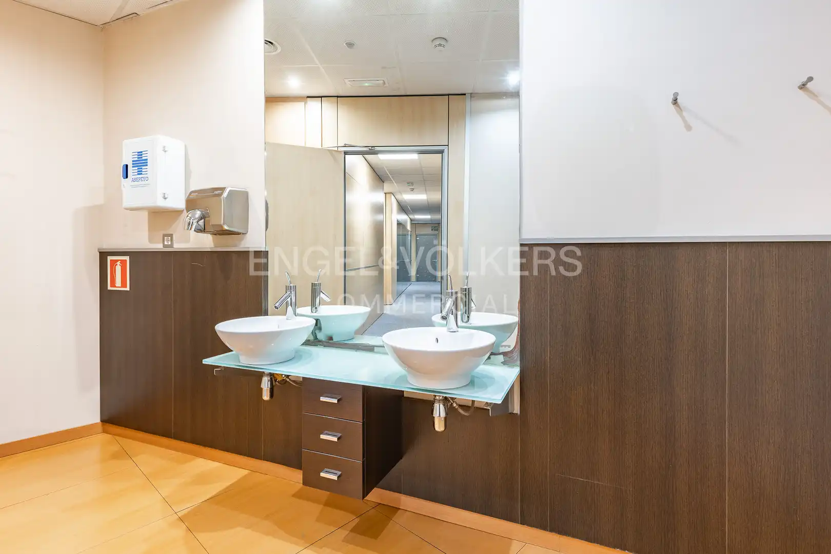 Bathroom of Office for rent in L'Eixample