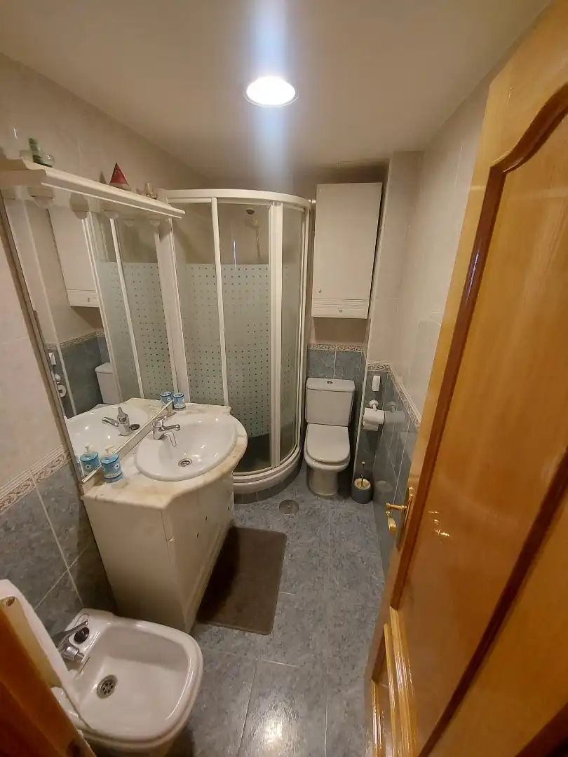 Baño de Piso en venta en Madrid con Calefacción, Terraza y Amueblado
