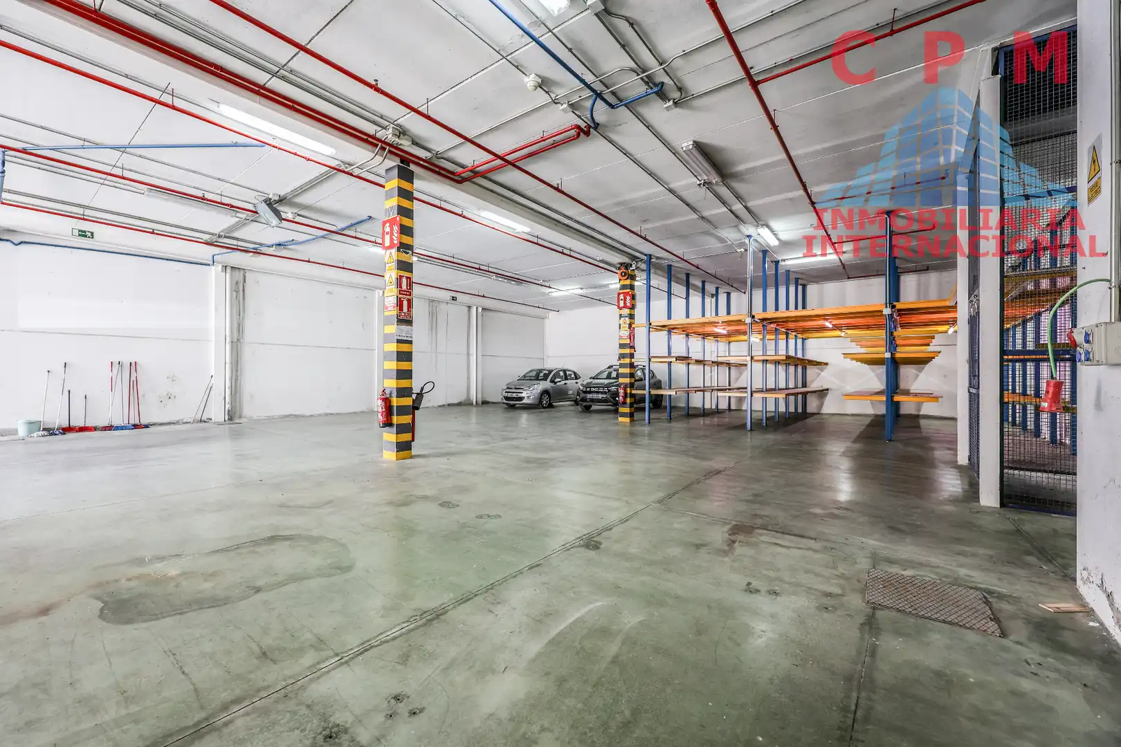 Parkplatz von Fabrikhallen zur Miete in Leganés mit Heizung und Alarm