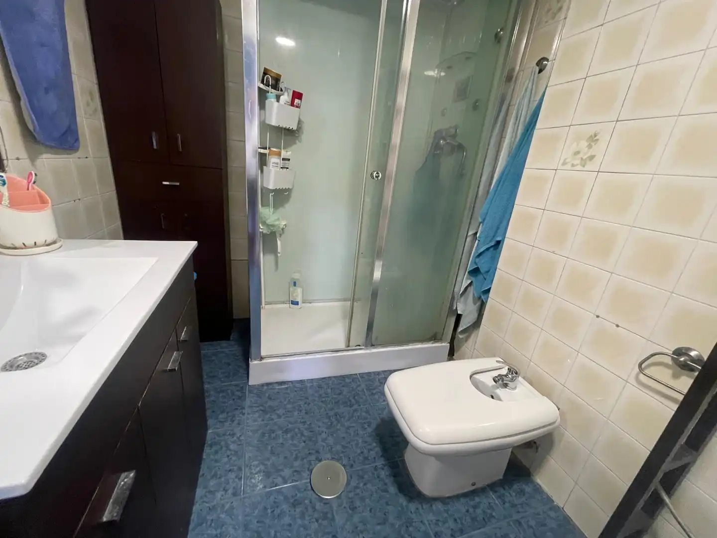 Badezimmer von Wohnung zum Verkauf in Málaga mit Klimaanlage, Privatgarten und Balkon