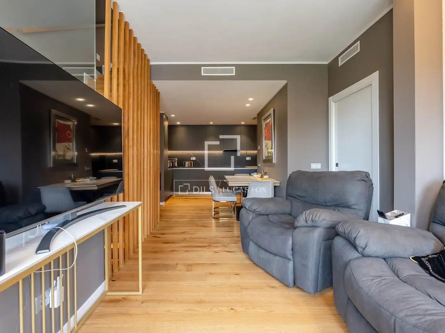 Sala d'estar de Casa o xalet de lloguer en Esplugues de Llobregat amb Aire condicionat, Calefacció i Parquet