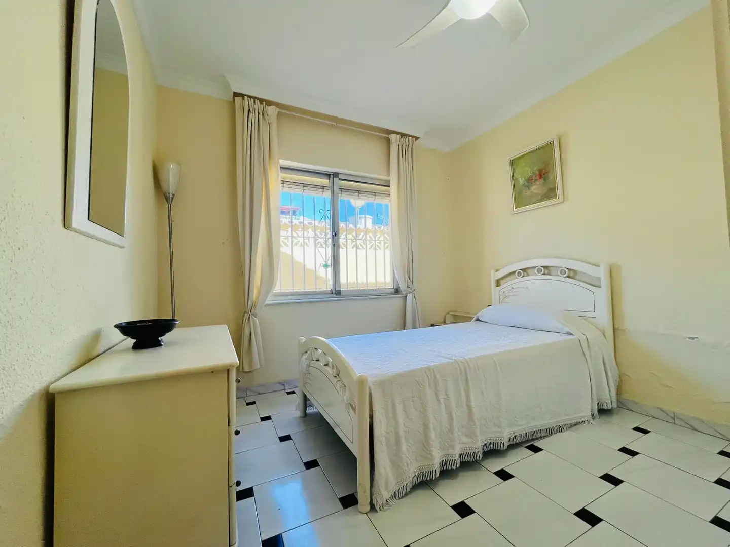 Habitación de Casa o chalet en venta en Fuengirola con Aire acondicionado, Jardín privado y Terraza