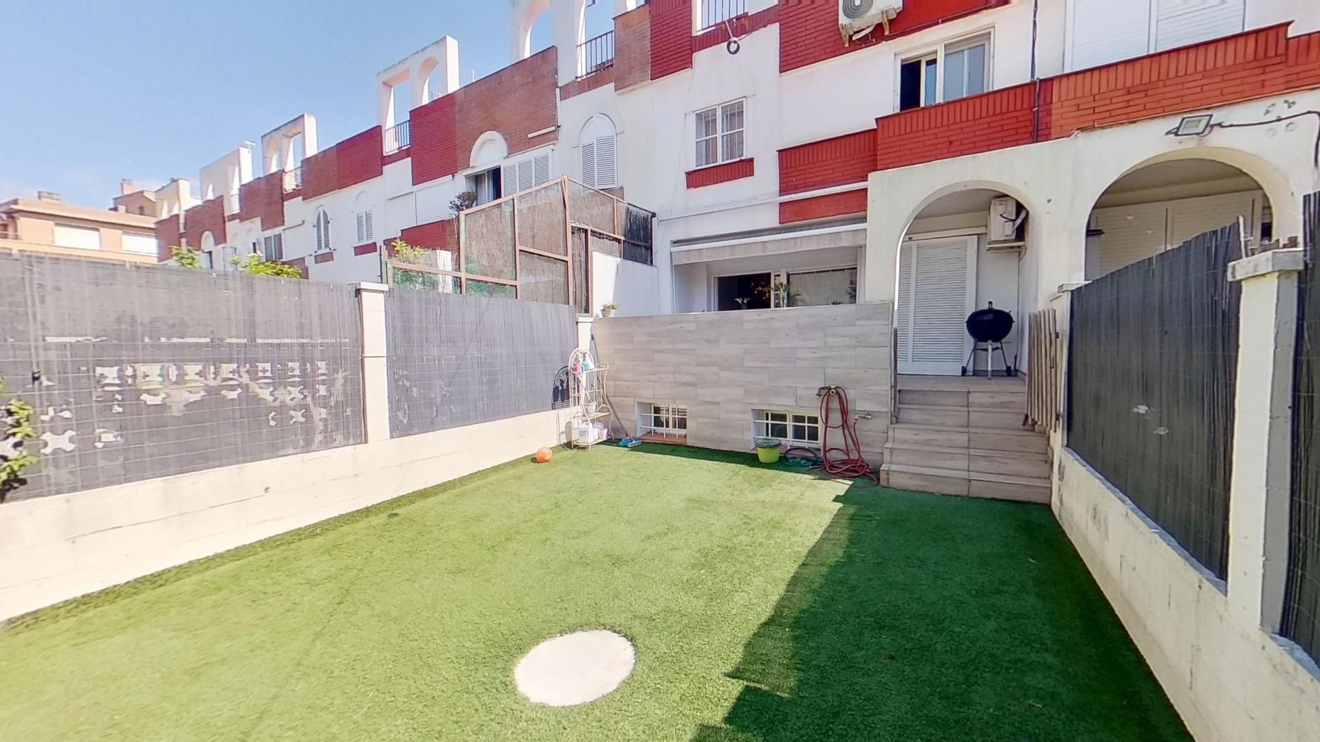 Jardí de Casa adosada en venda en Castelldefels amb Aire condicionat, Calefacció i Jardí privat