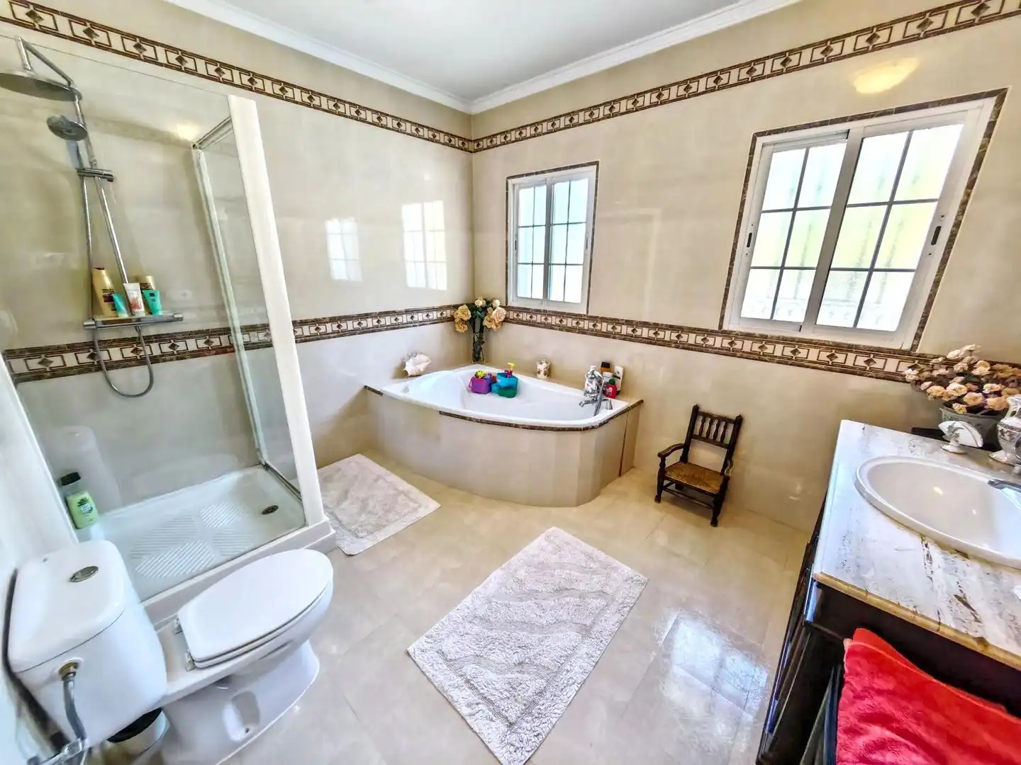 Badezimmer von Haus oder Chalet zum Verkauf in Alhaurín de la Torre mit Privatgarten, Terrasse und Abstellraum