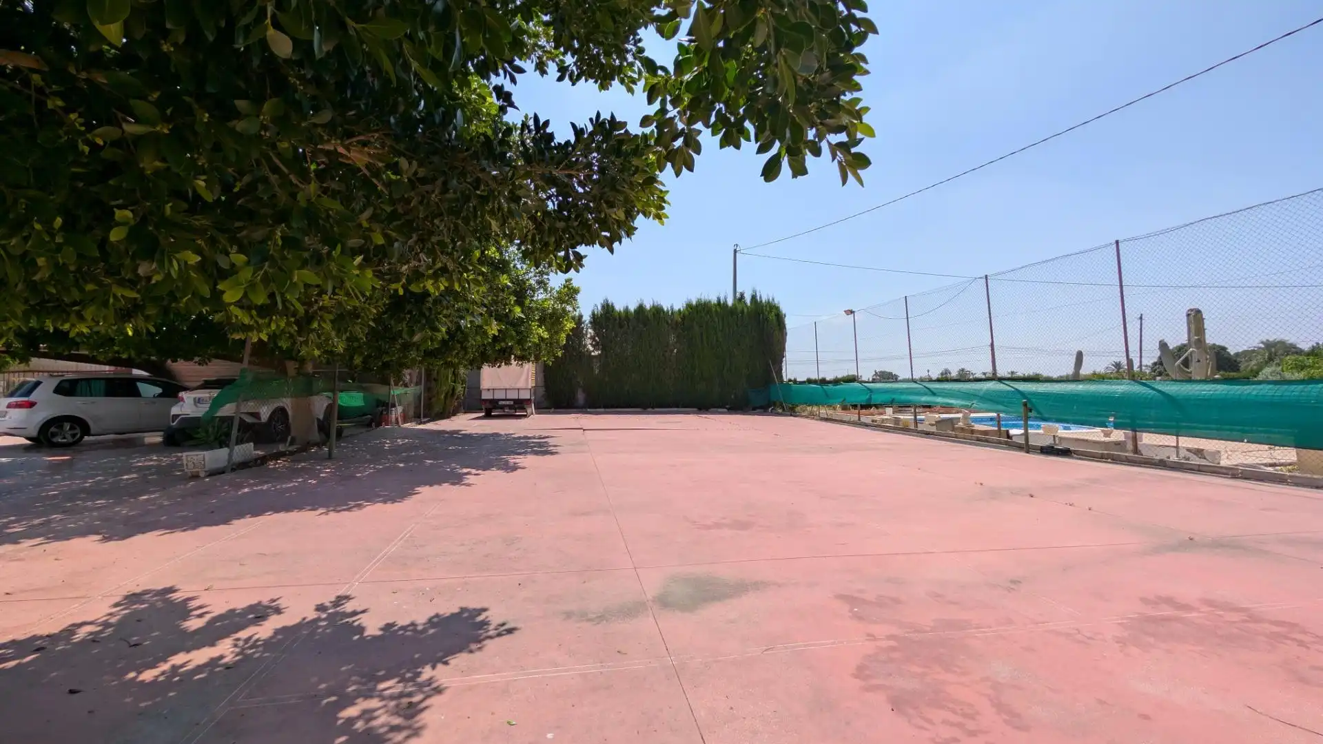 Aparcament de Casa o xalet en venda en Elche / Elx amb Aire condicionat, Calefacció i Jardí privat