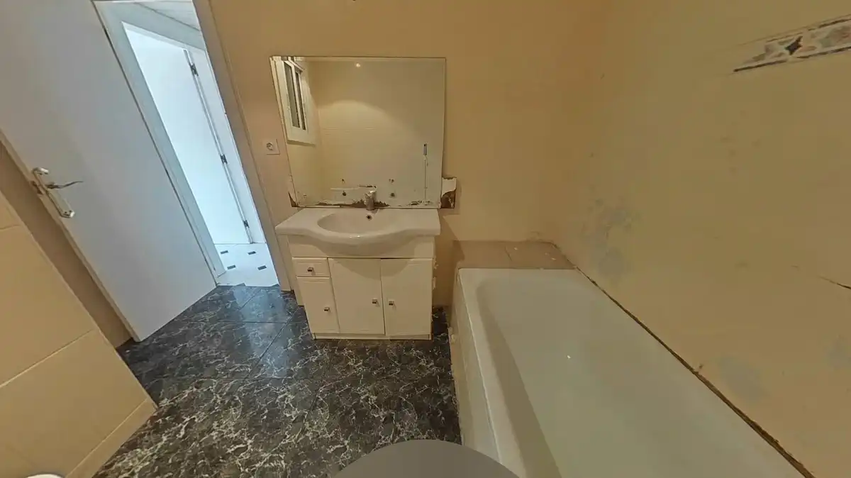 Baño de Piso en venta en Molí Nou - Ciutat Cooperativa