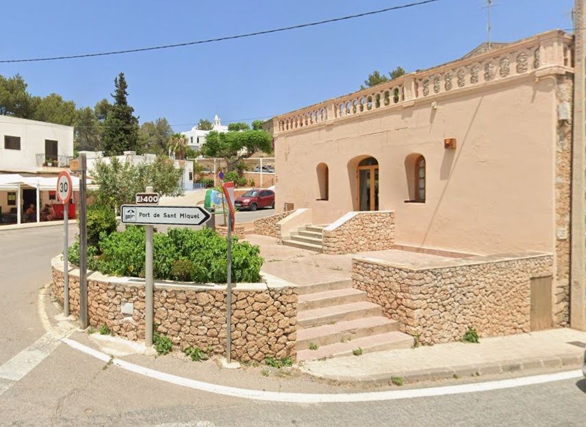 Vista exterior de Local en venda en Sant Joan de Labritja