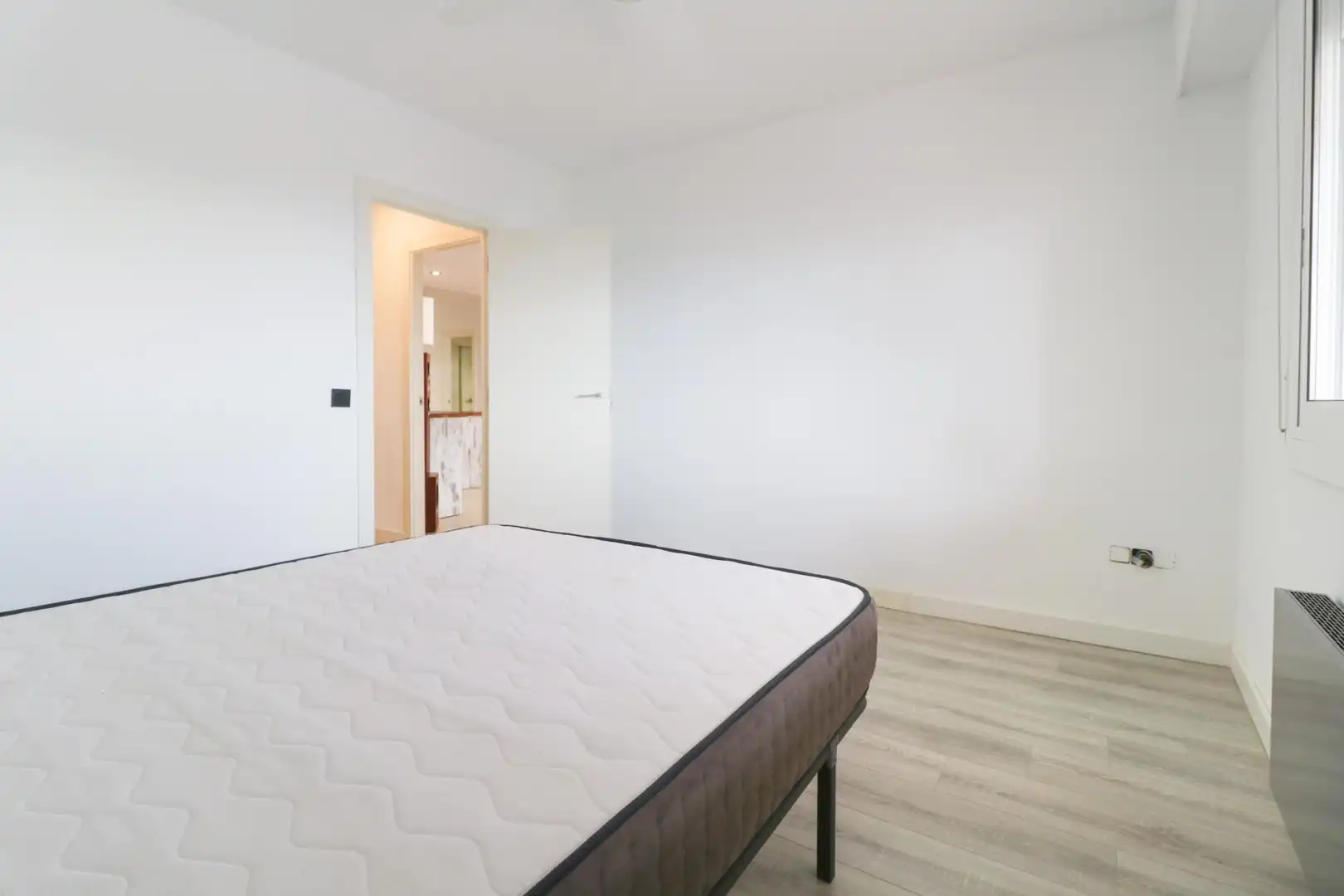 Bedroom of Flat for sale in Vilanova i la Geltrú  with Air Conditioner, Parquet flooring and Balcony