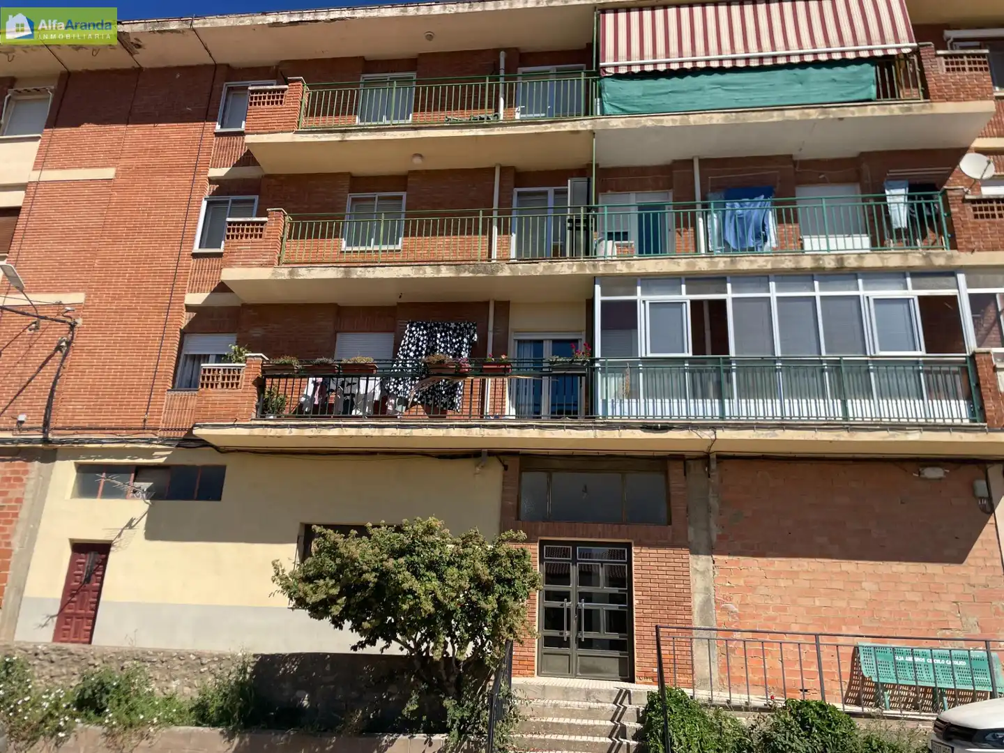 Außenansicht von Wohnung zum Verkauf in Roa mit Heizung, Möbliert und Balkon