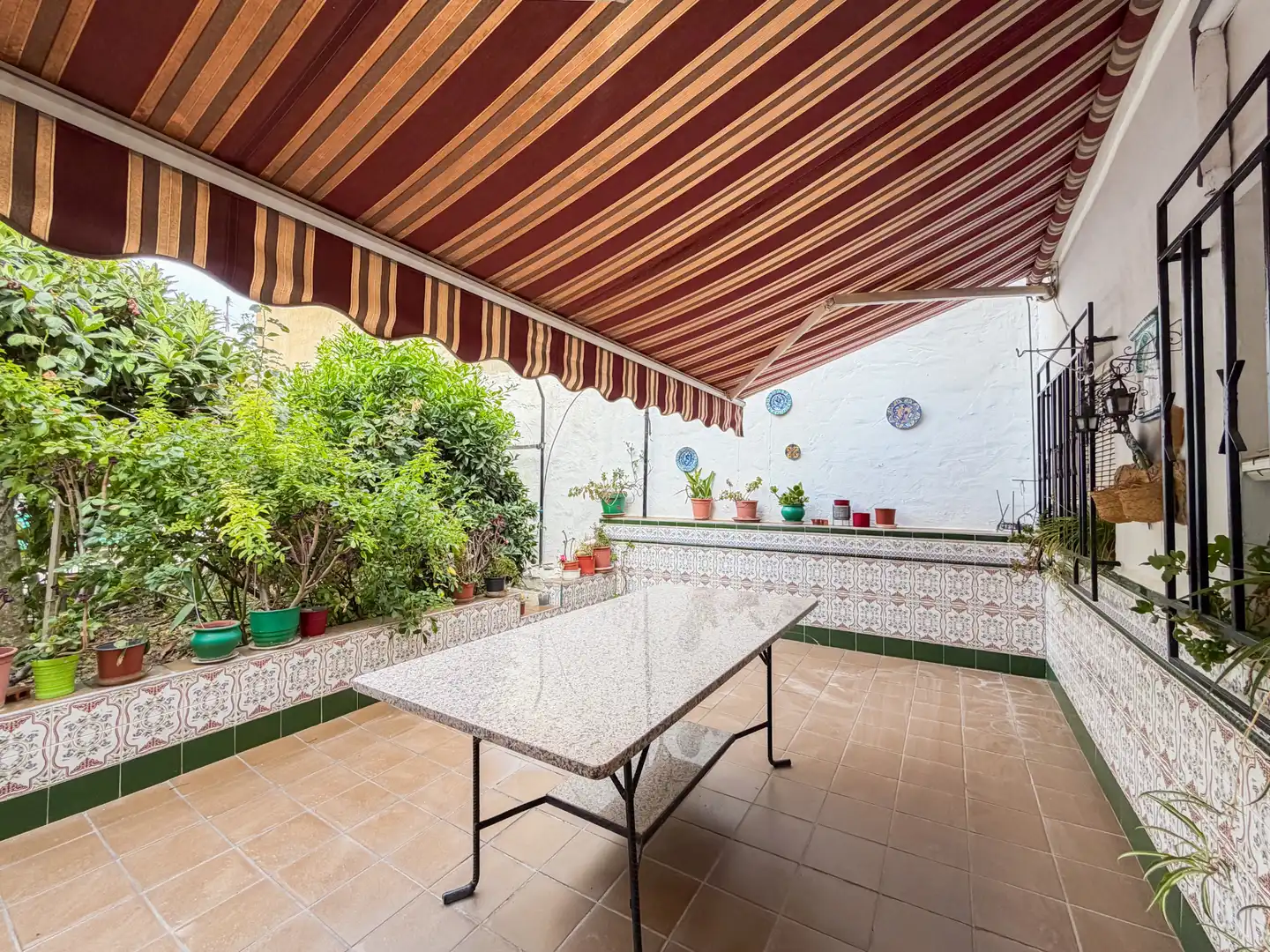 Terrasse von Einfamilien-Reihenhaus zum Verkauf in Baza mit Privatgarten, Parkett und Abstellraum