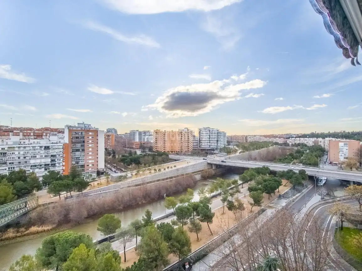 Vista exterior de Piso en venta en Madrid