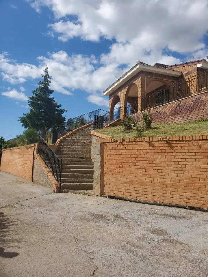 Vista exterior de Casa o chalet en venta en Moros con Calefacción, Jardín privado y Piscina
