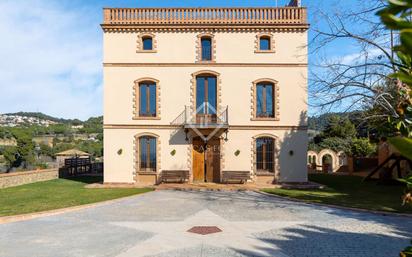 Vista exterior de Finca rústica en venda en Alella amb Terrassa i Piscina