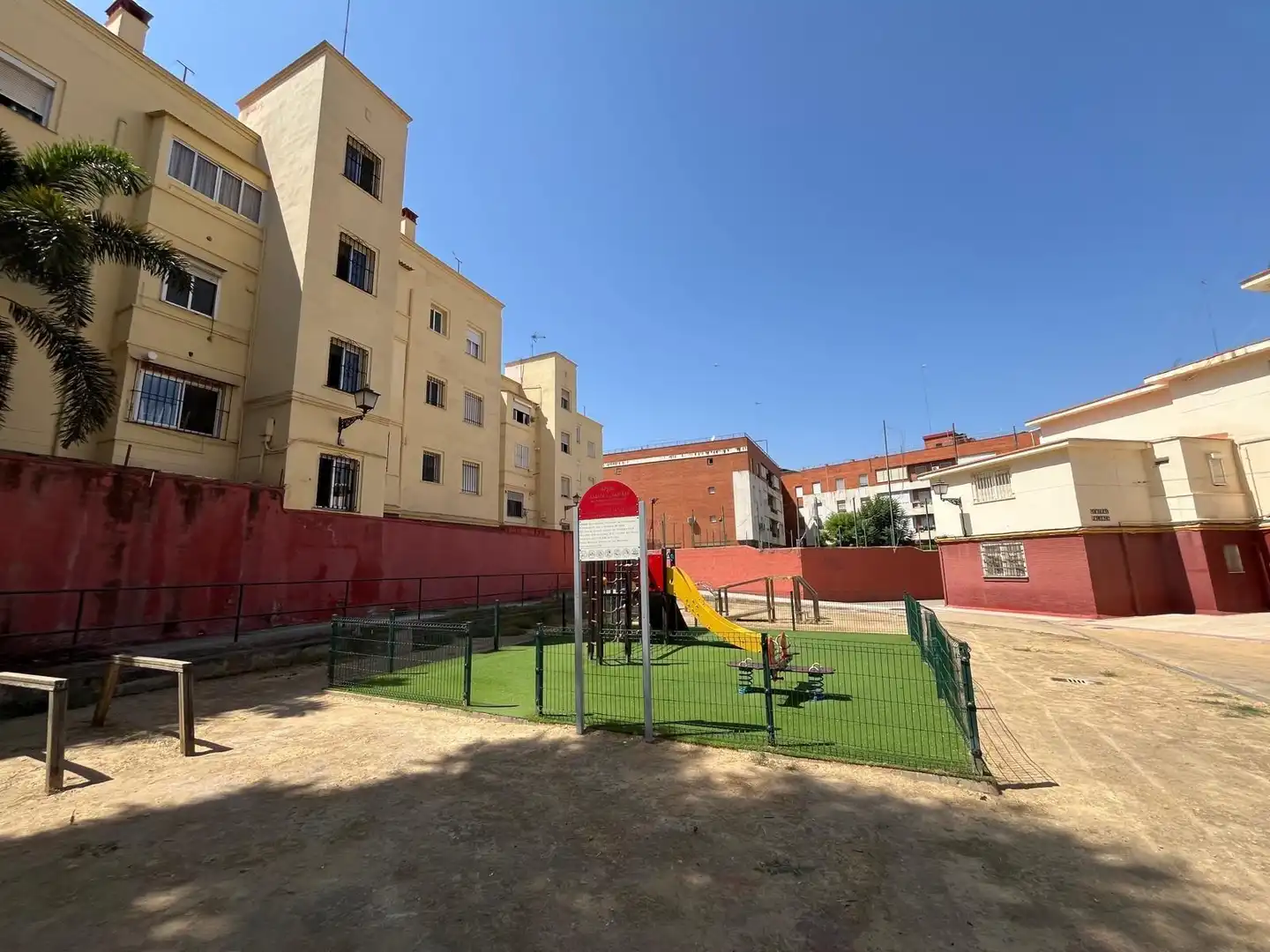 Parking of Flat for rent in Sevilla  with Air Conditioner and Furnished