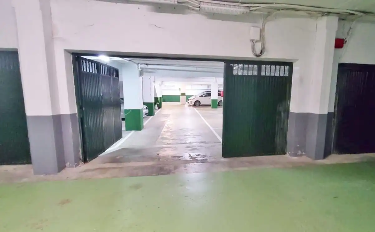 Garaje en venta en Amara