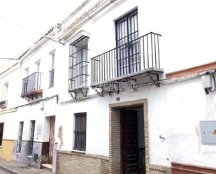 Vista exterior de Casa adosada en venda en Utrera amb Aire condicionat i Calefacció