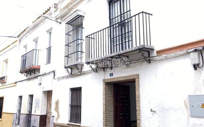 Vista exterior de Casa adosada en venda en Utrera amb Aire condicionat i Calefacció