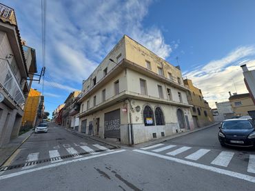 Mixte résidentiel à vendre à Carrer Ramon y Cajal