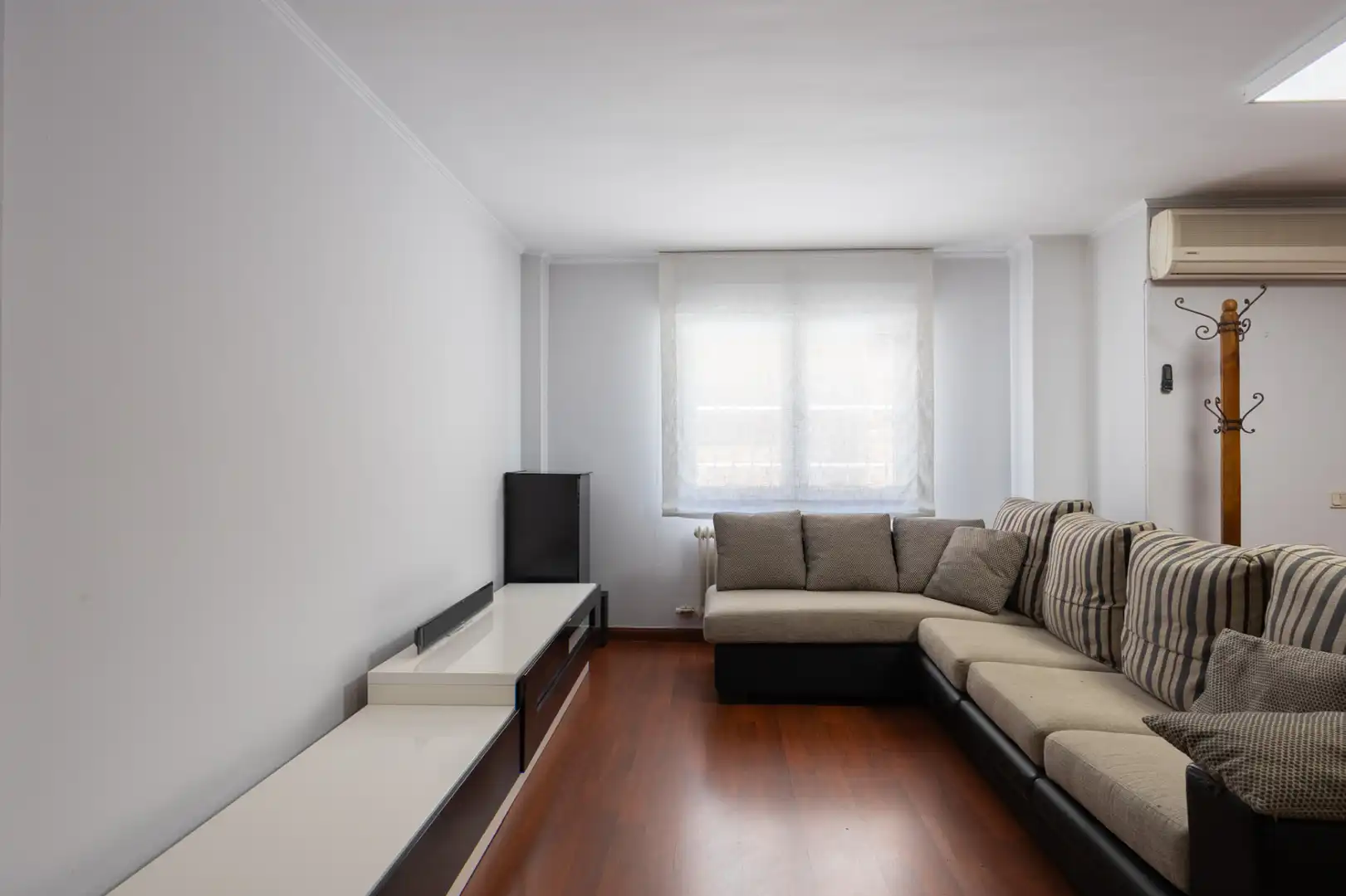 Living room of Houses for sale in Toledo  with Air Conditioner, Heating and Private garden