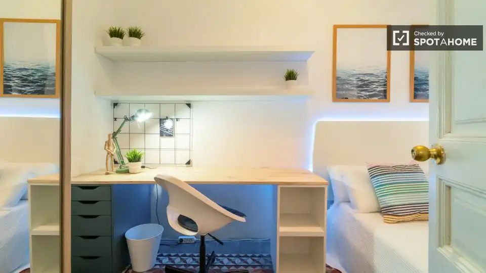 Bedroom of Flat for rent in Barcelona  with Air Conditioner, Heating and Furnished