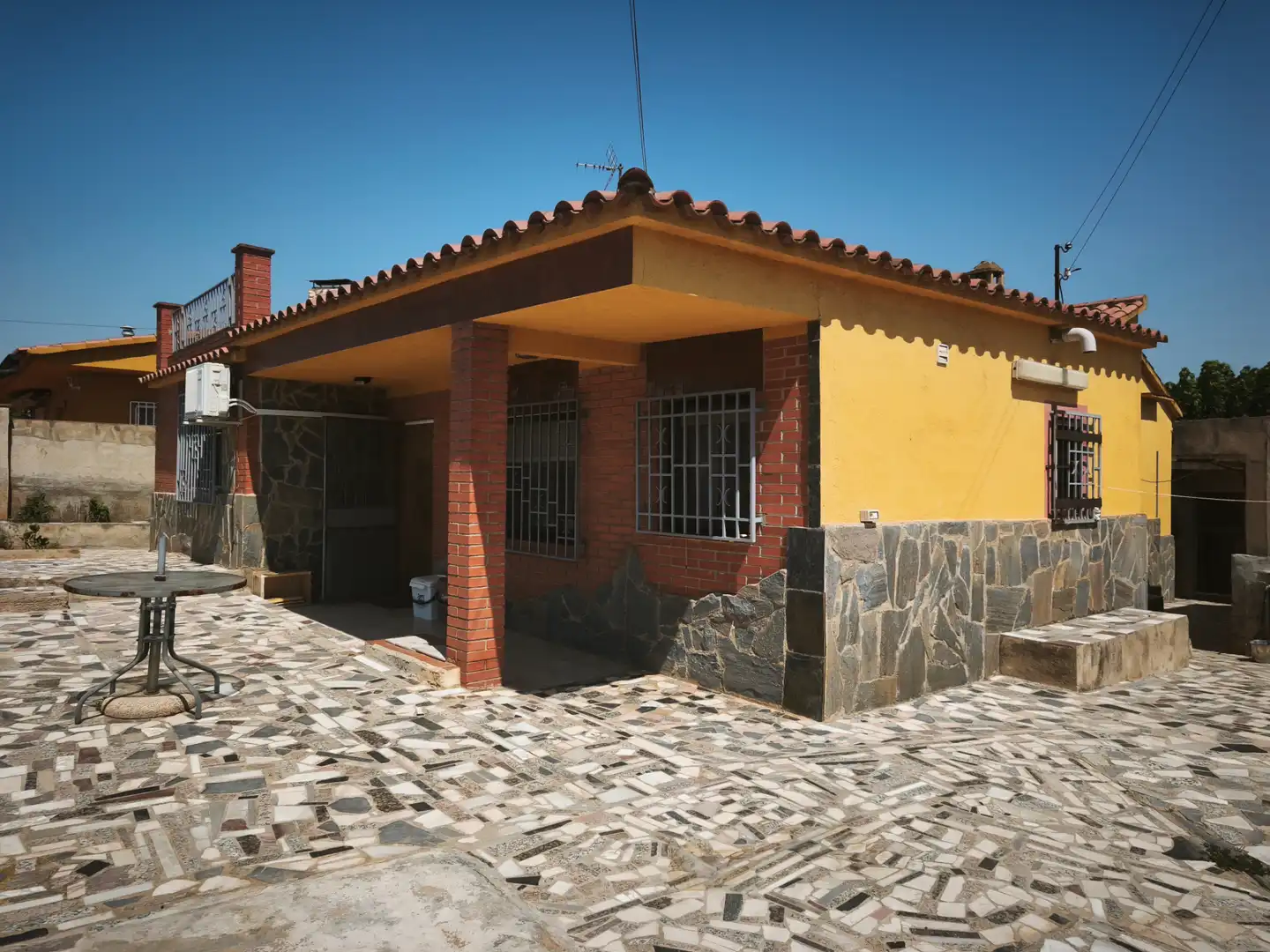 Vista exterior de Casa o xalet en venda en Santa Oliva amb Aire condicionat, Calefacció i Jardí privat