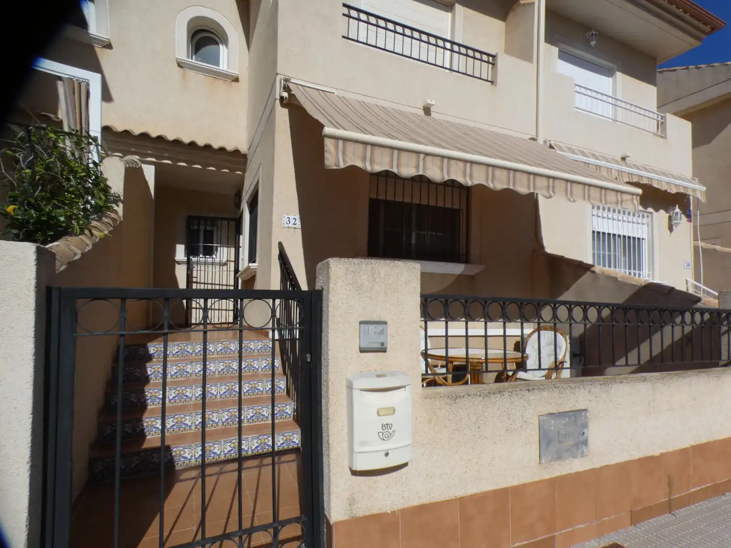 Vista exterior de Casa adosada en venta en San Pedro del Pinatar con Aire acondicionado, Jardín privado y Amueblado