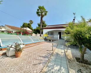 Vista exterior de Casa o xalet en venda en Torrevieja amb Aire condicionat, Calefacció i Jardí privat